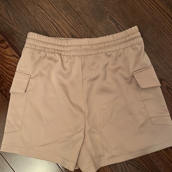 Women’s Cargo Shorts | Zara | Size XS | Tan - Picture 3 of 3
